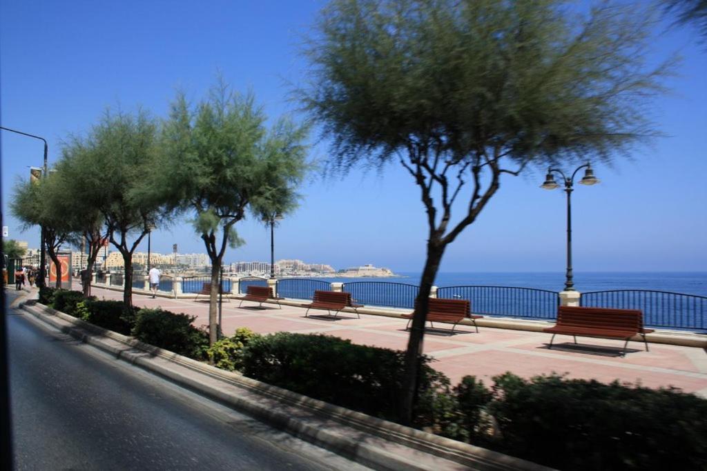 Seaview Apartment In Fort Cambridge, Sliema Exterior photo