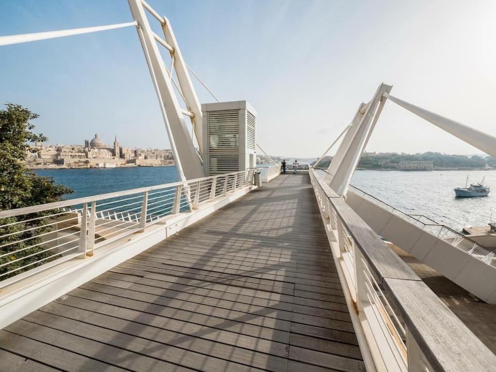 Seaview Apartment In Fort Cambridge, Sliema Exterior photo