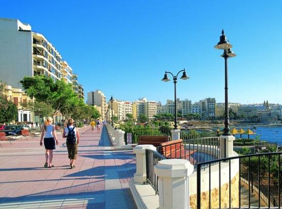 Seaview Apartment In Fort Cambridge, Sliema Exterior photo